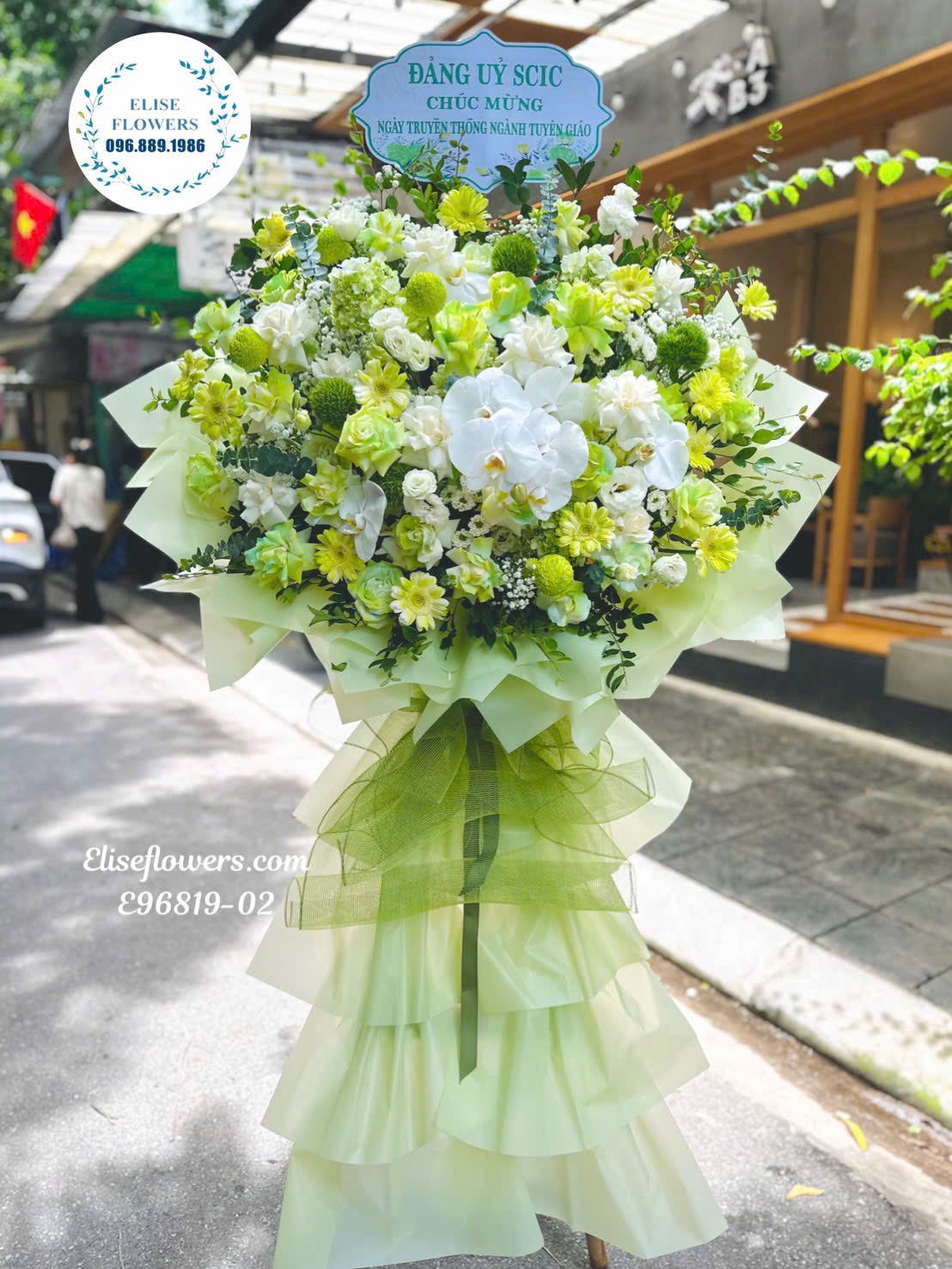 Kệ hoa chúc mưng kỷ niệm thành lập công ty màu xanh lá hiện đại