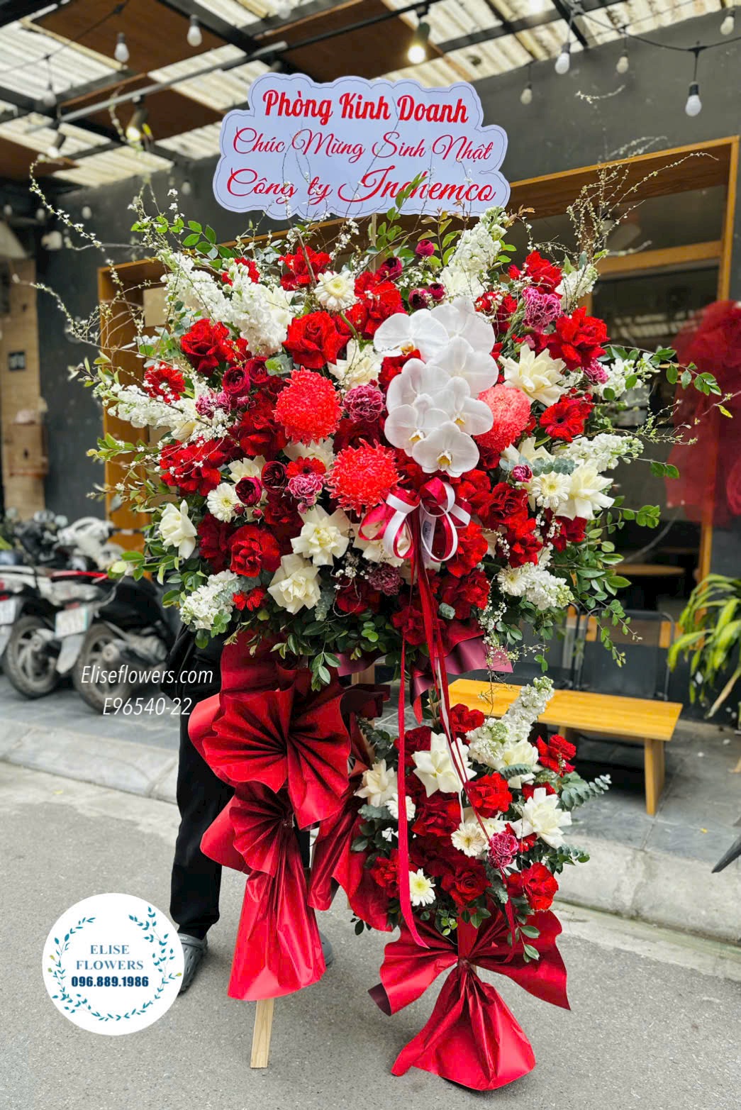 Kệ hoa chúc mừng kỉ niệm thành lập công ty. Kệ hoa tone đỏ rực rỡ, đại cát. Eliseflowers
