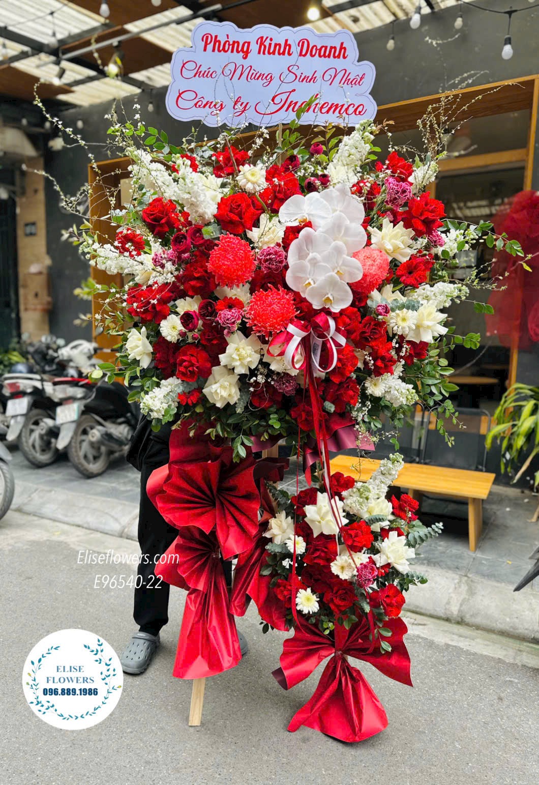 Kệ hoa chúc mừng kỉ niệm thành lập công ty. Kệ hoa tone đỏ rực rỡ, đại cát. Dịch vụ giao hoa tận nơi, nhanh chóng