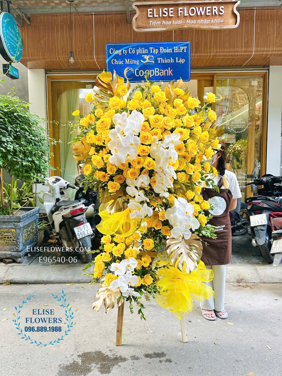 Hoa khai trương. Kệ hoa khai trương tone vàng cao cấp tại Hà Nội. Eliseflowers