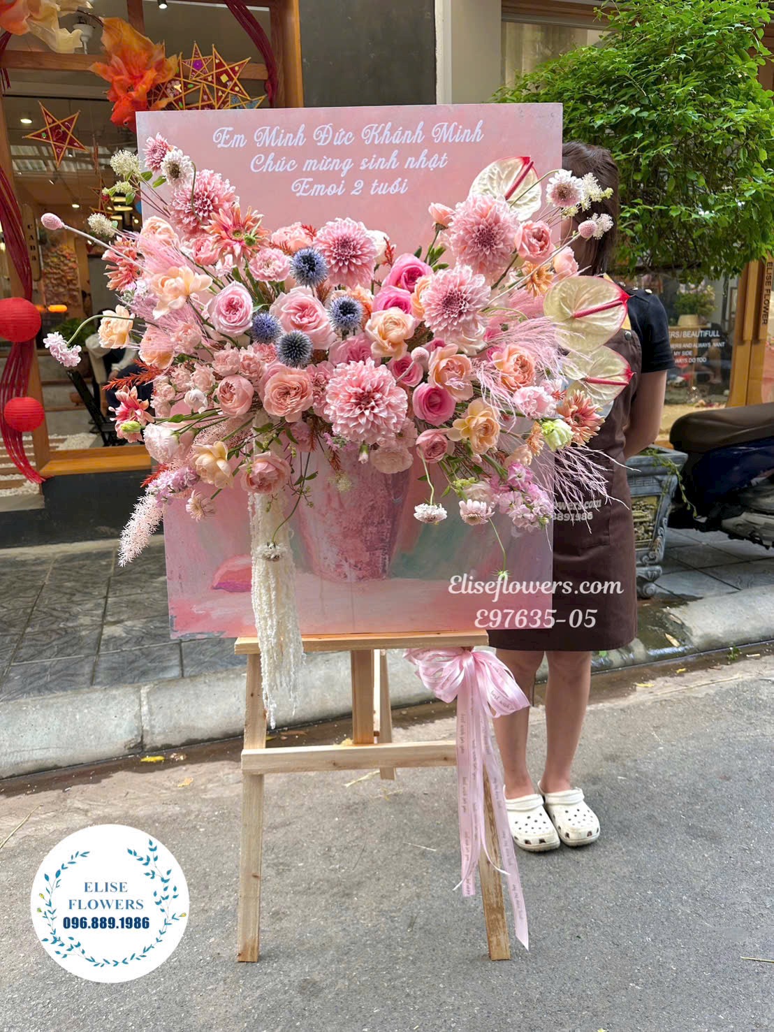 Kệ khung tranh độc lạ. Món quà sinh nhật bắt mắt, ấn tượng