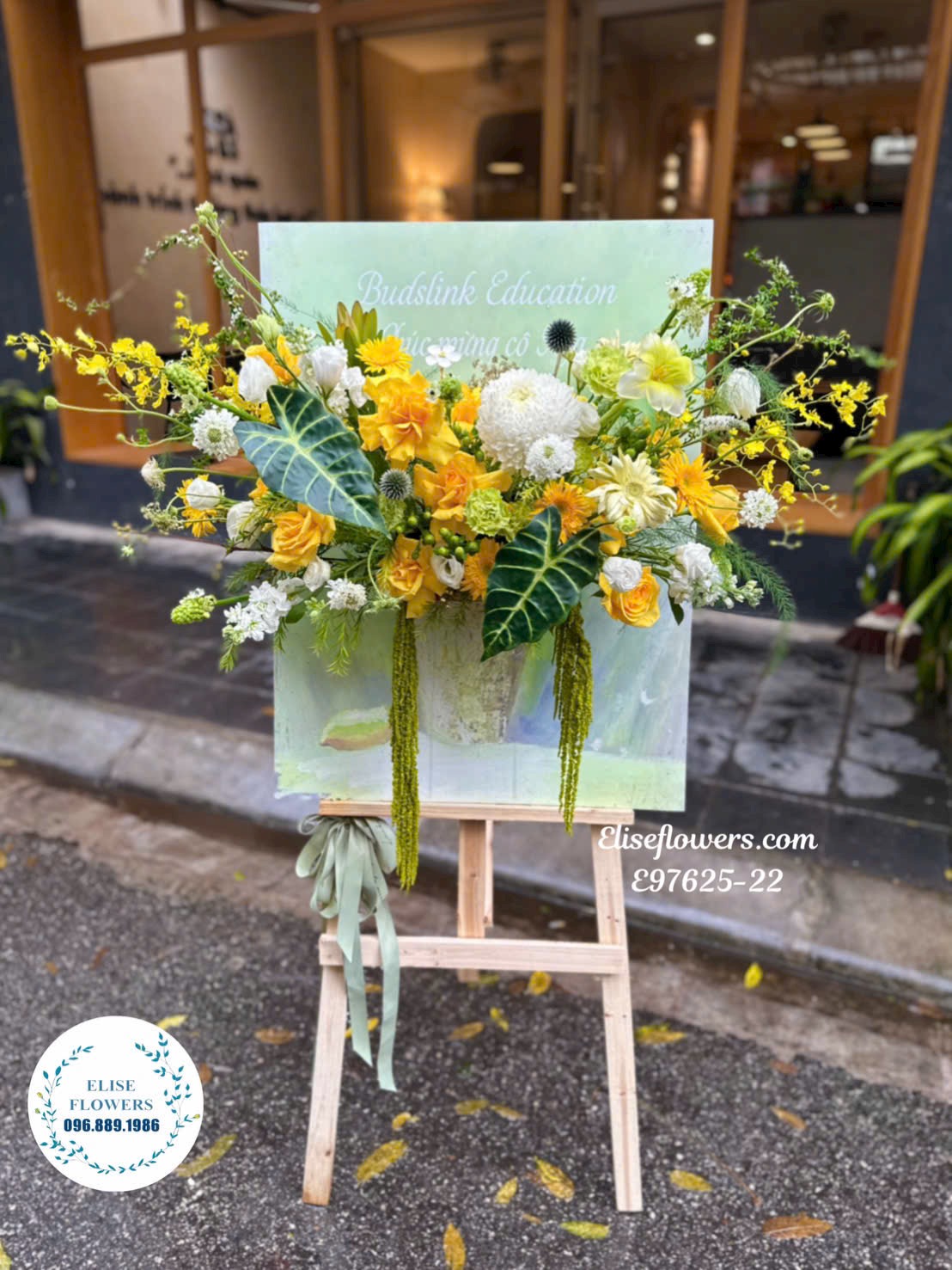 Kệ hoa khung tranh đẹp. Kệ tranh hoa tone xanh lá. Kệ khung tranh chúc mừng khai trương tại Hà Nội