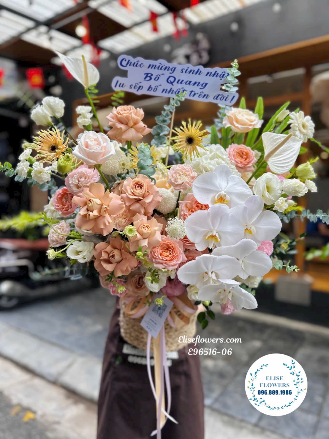 Lẵng hoa cao cấp tặng Nam. Hoa tone màu nam tính. Điện hoa Hà Nội Eliseflowers