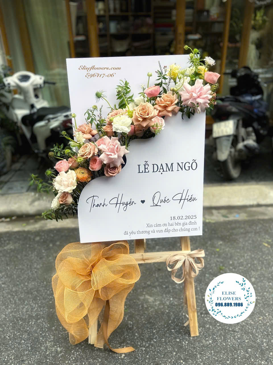 Lẵng hoa chúc mừng đám cưới, ăn hỏi, dạm ngõ ở Hà Nội. Hoa tươi Hà Nội. Elise Flowers.