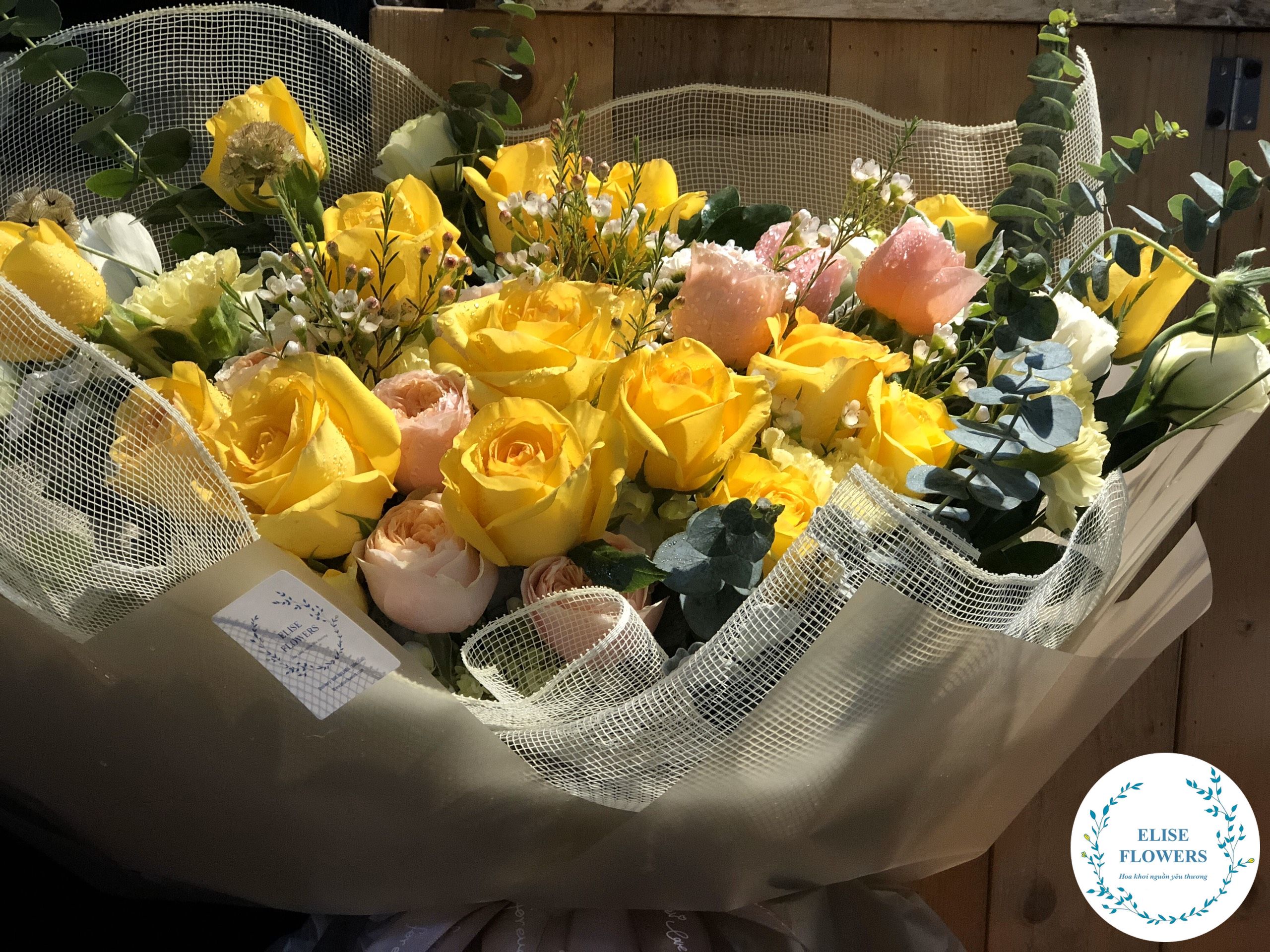 bo-hoa-hong-vang-nhap-khau