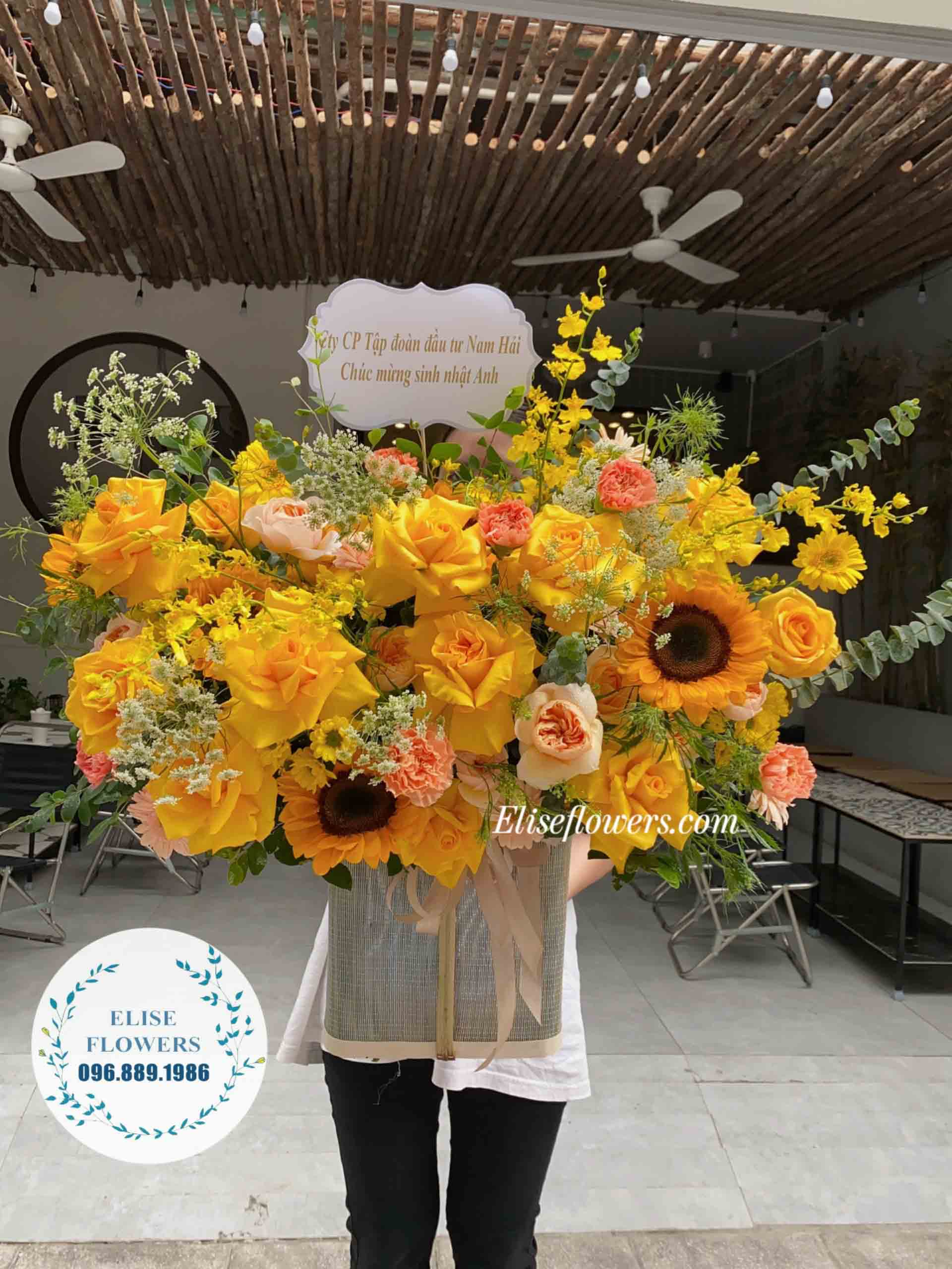 Lẵng hoa chúc mừng sinh nhật sếp nam màu vàng đẹp sang trọng | Lẵng hoa hướng dương đẹp ở Hà Nội