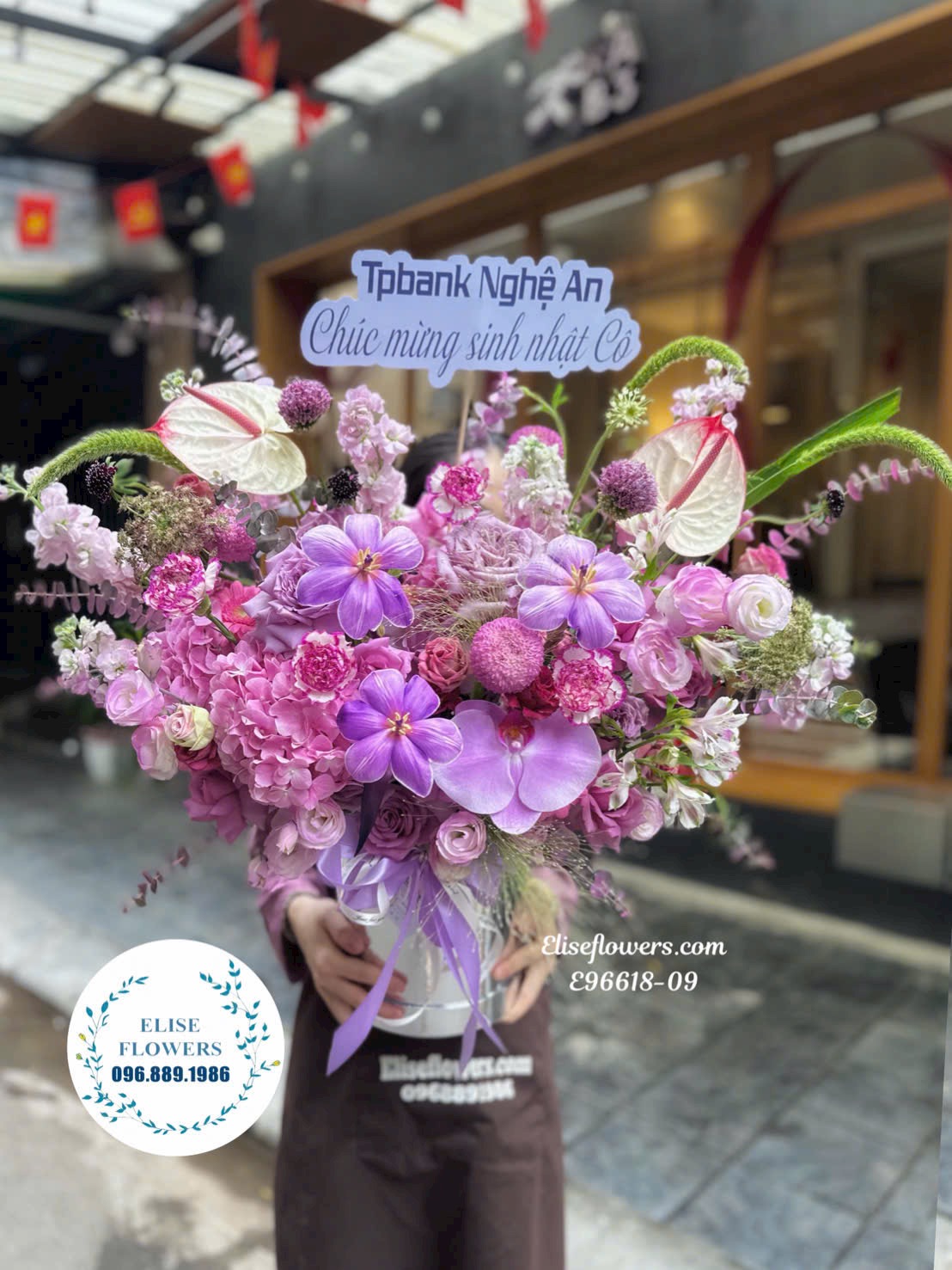 Hoa sinh nhật Hà Nội. Điện hoa sinh nhật. Lẵng hoa tím sang trọng