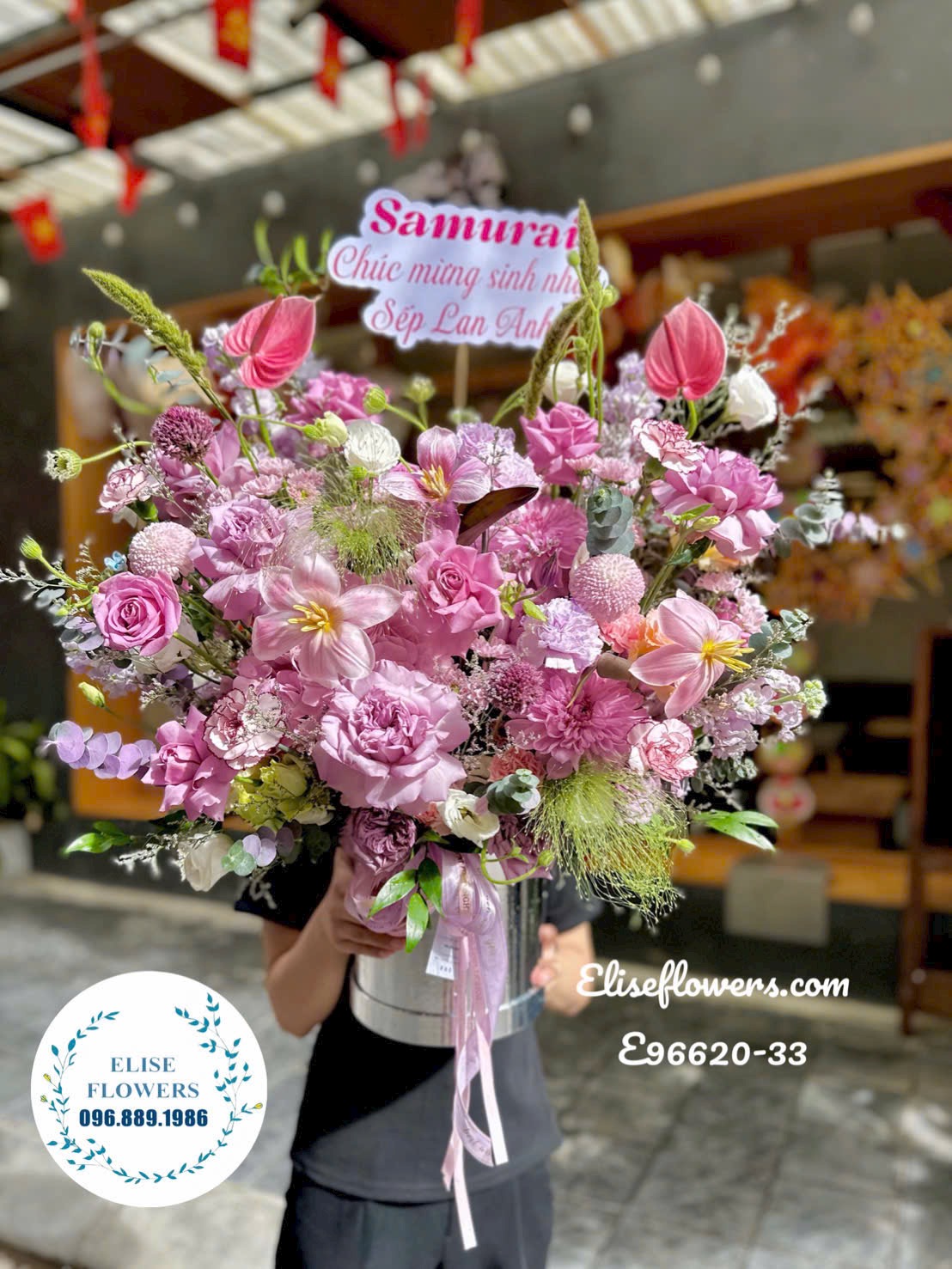 Đặt hoa ngày 20/11. Dịch vụ giao hoa tặng sếp. Lẵng hoa tone tím chúc mừng Sếp 20/11