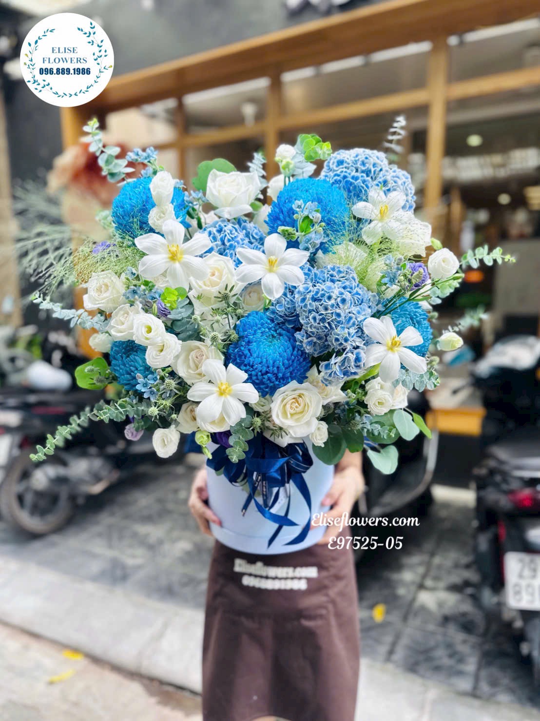 Lẵng hoa đẹp ở Cầu Giấy. Hoa tặng Sếp cao cấp. Dịch vụ giao hoa tận nơi