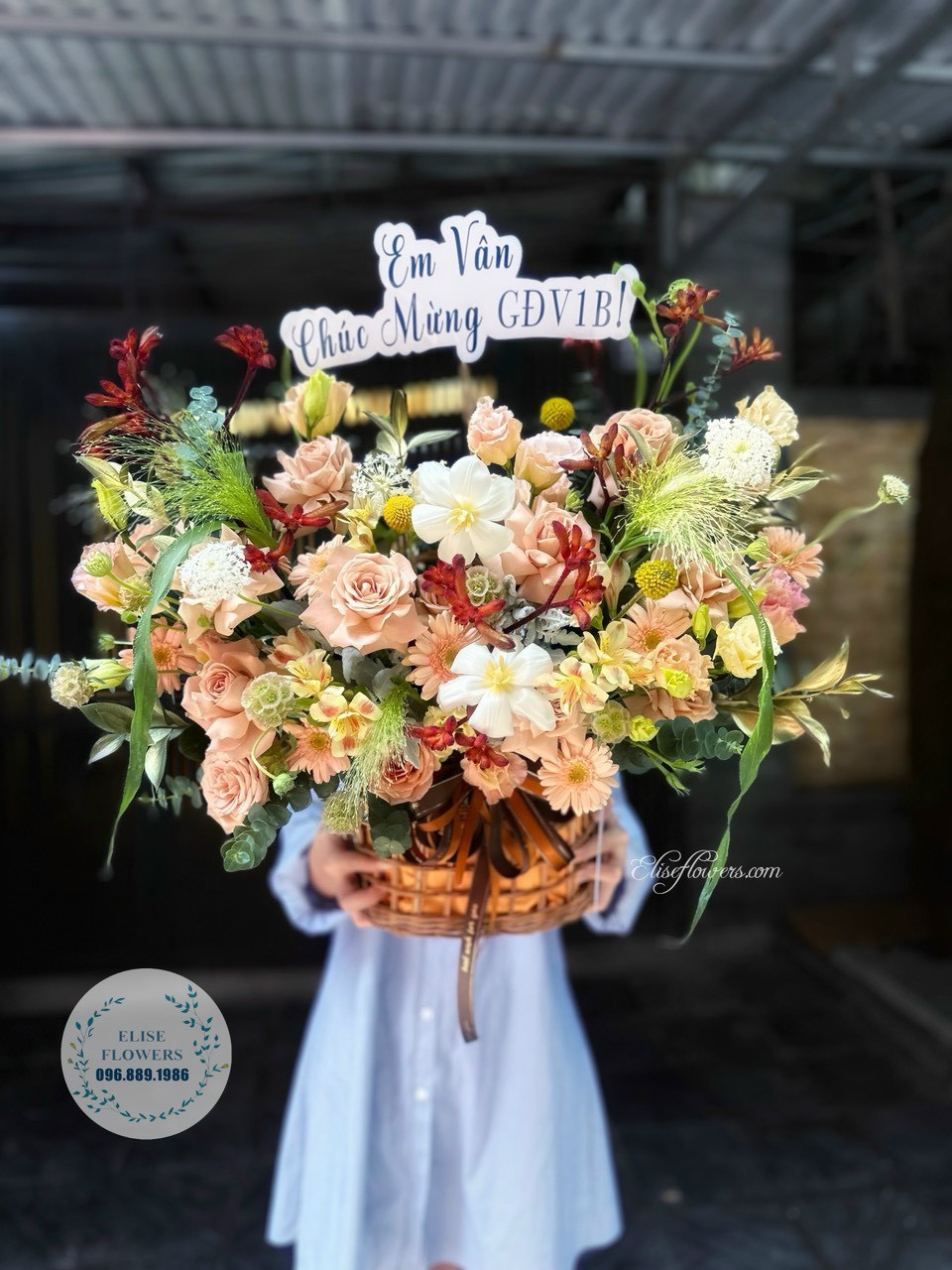 Lang-hoa-tuoi-mau-nau-tay-tang-sinh-nhat-Sep-quan-Ba-Dinh-Ha-Noi-Dat-hoa-sinh-nhat-Sep-quan-Ba-Dinh-Ha-Noi