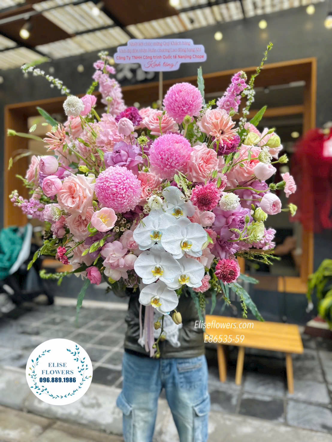 Hoa tặng sếp. Hoa tặng sinh nhật Sếp nữ. Bình hoa tone tím hồng nữ tính, sang chảnh ở Thanh Xuân