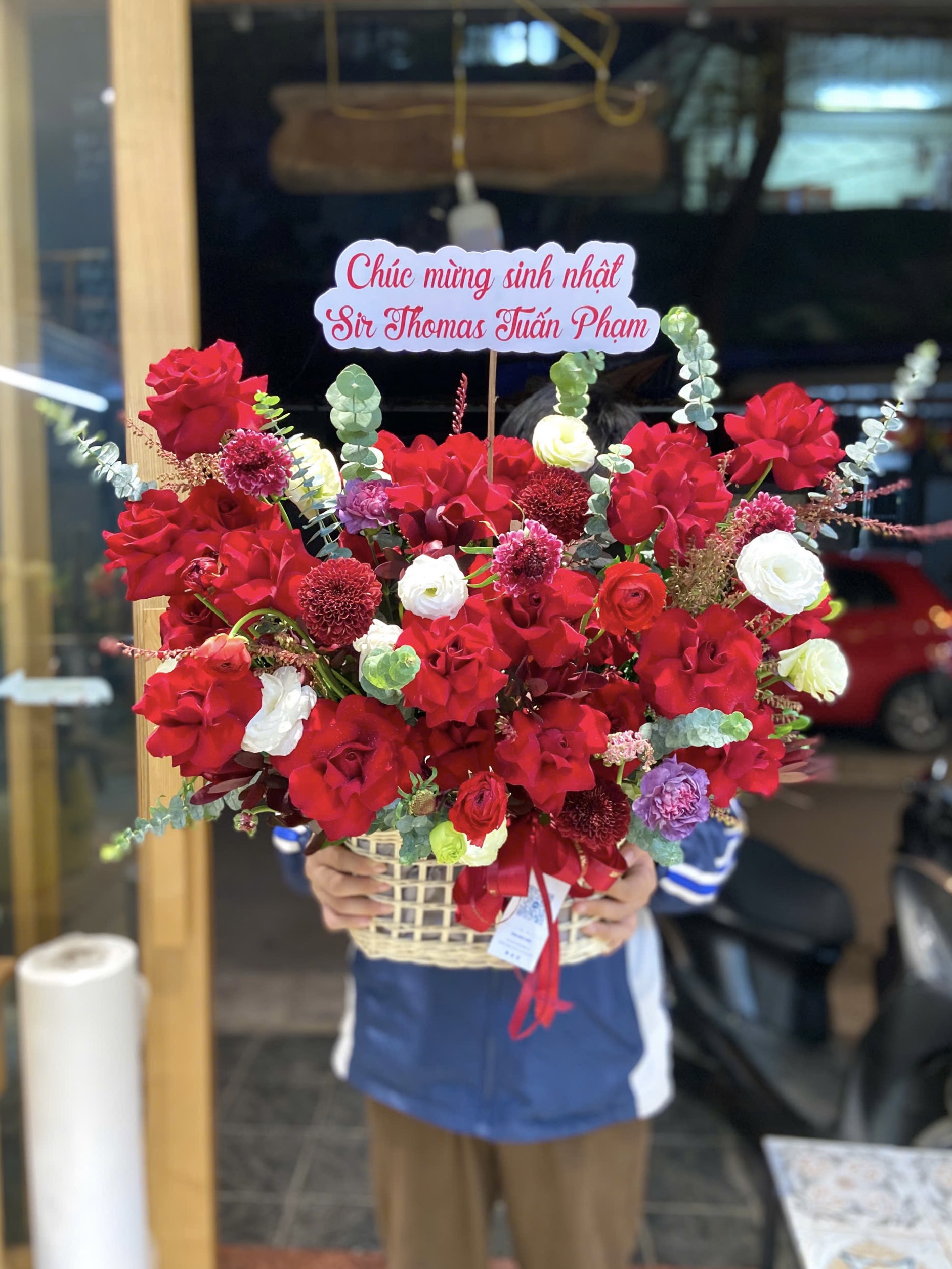 Lẵng hoa tone đỏ sang trọng chúc mừng khai trương. Điện hoa khai trương Eliseflowers
