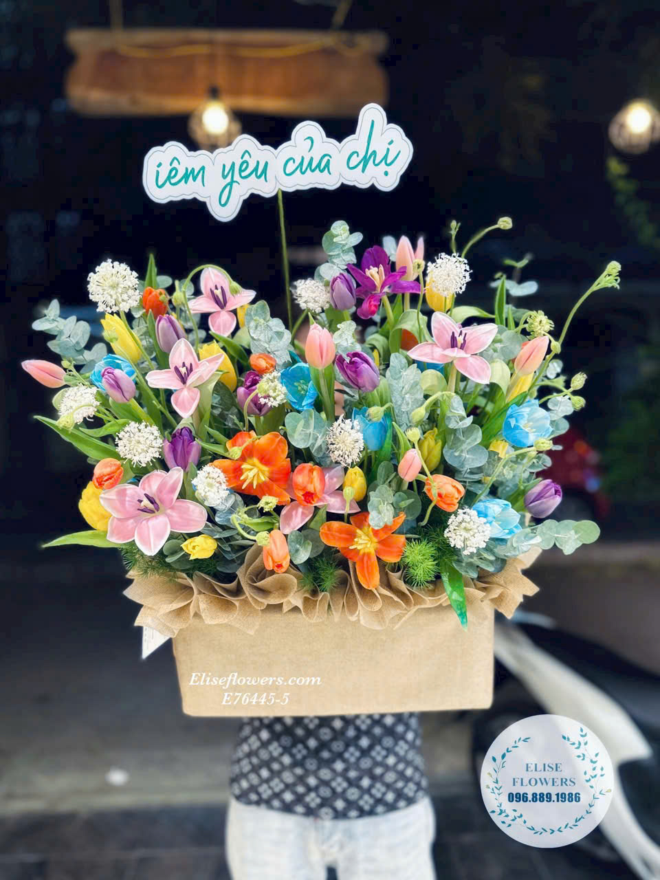 Lẵng hoa Tulip tặng tân gia. Đặt hoa chúc mừng tân gia cao cấp