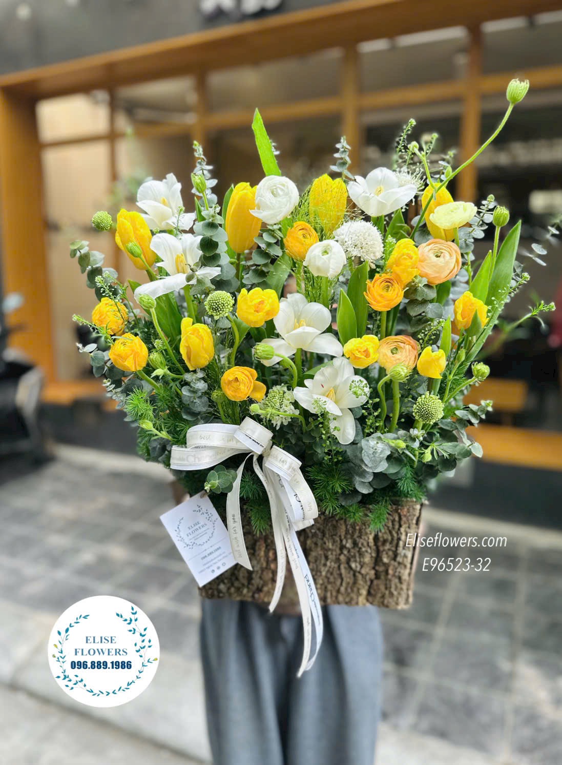 Hoa tulip Hà Lan. Đặt hoa sinh nhật ở Hà Nội. Lẵng Tulip mix trang nhã, thanh lịch