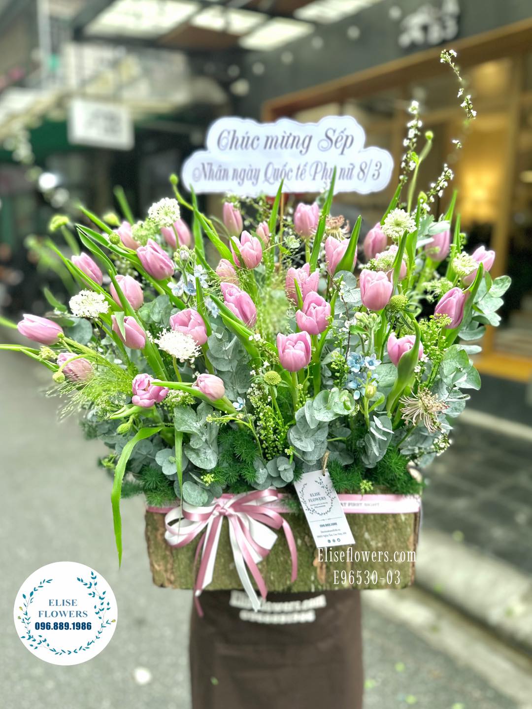Lẵng hoa tulip tặng sếp 8/3. Lẵng hoa tulip đẹp tặng sếp 8/3. Hoa 8/3.