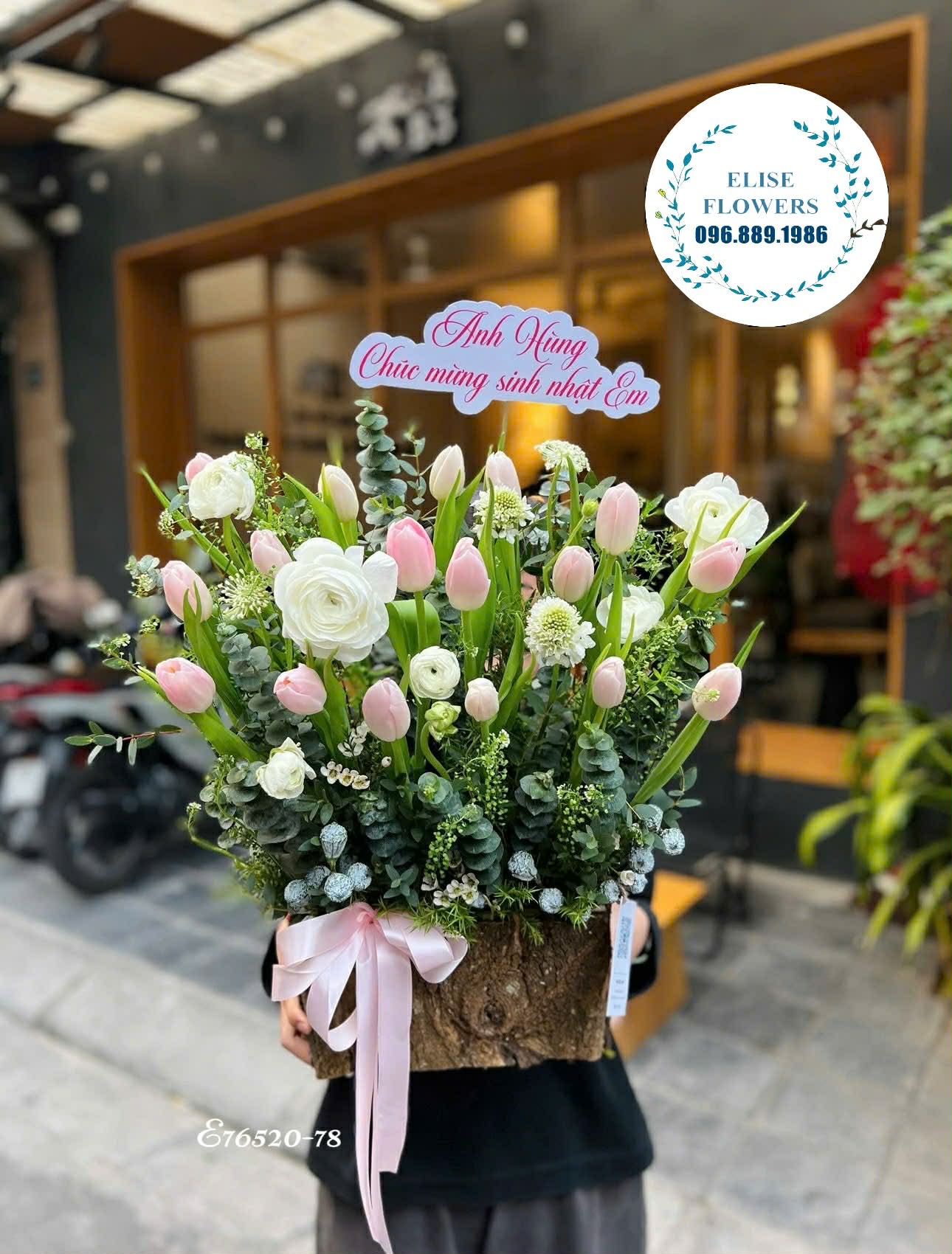 Hoa tặng thầy cô - Lẵng Tulip nhập khẩu cao cấp tặng thầy cô ở Cầu Giấy