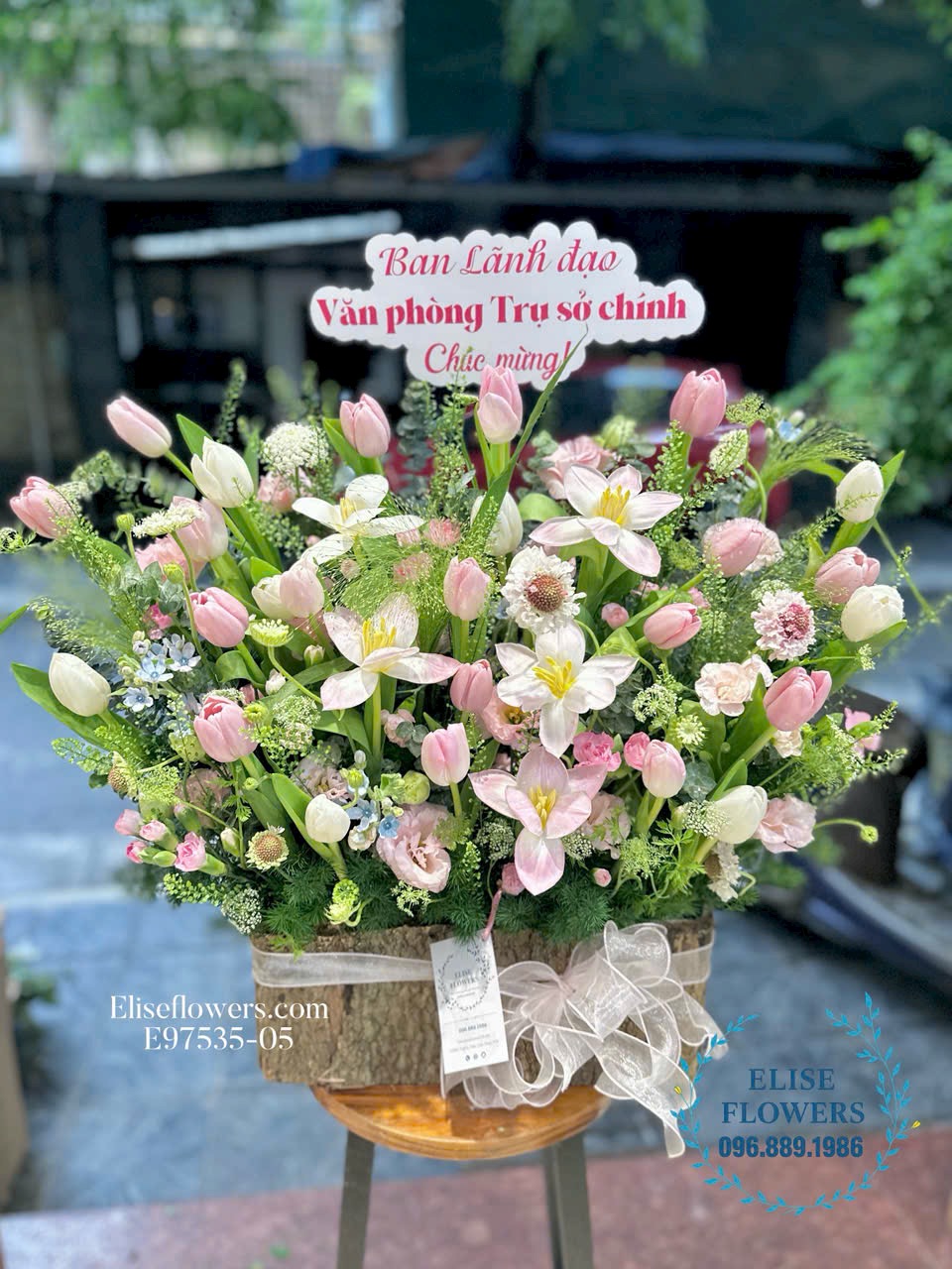 Lẵng Tulip hồng tinh tế tặng sếp ở Hà Nội. Đặt mua hoa tặng Sếp.