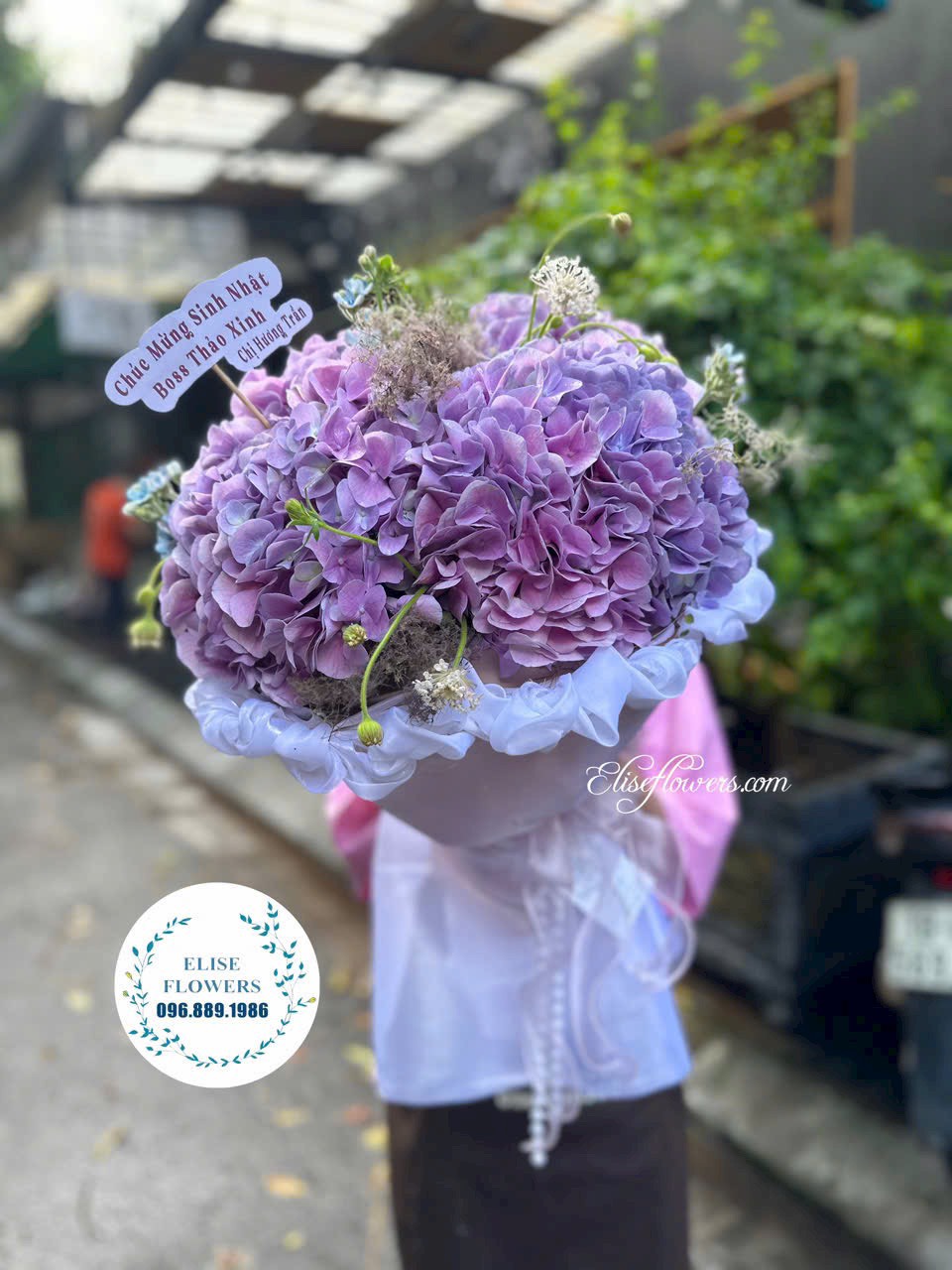 Bó hoa cẩm tú cầu tím đẹp ở Hà Nội. Đặt mua bó hoa cẩm tú cầu đẹp ở Hà Nội