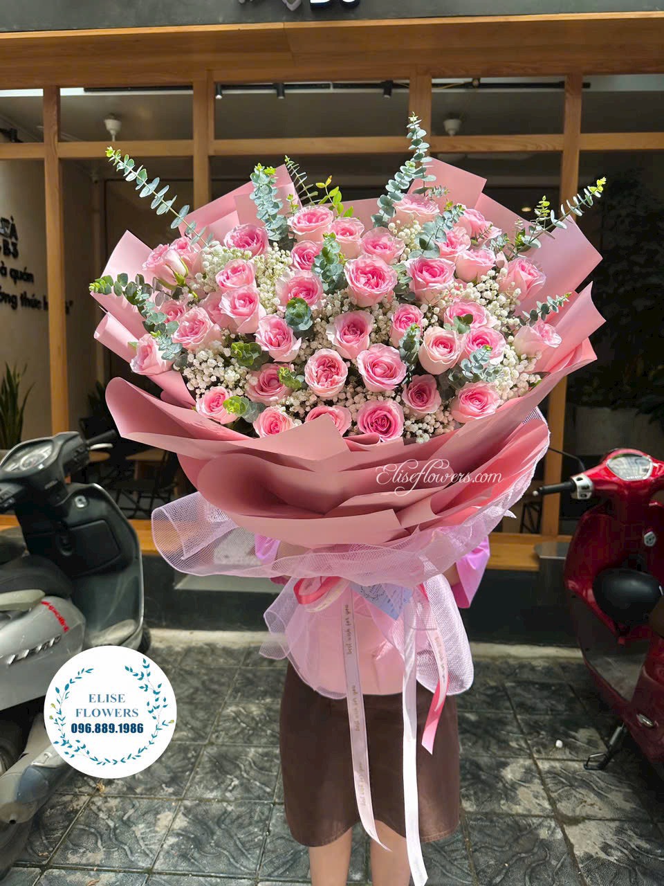 Đặt mua bó hoa tặng bạn gái. Dịch vụ đặt hoa tặng bạn gái online