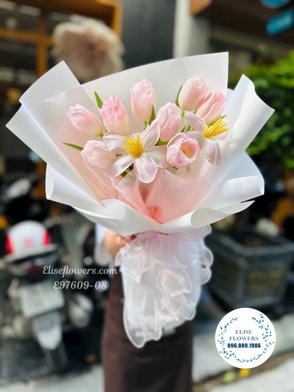 Hoa Tulip Hà Nội. Shop hoa Tulip đẹp Hà Nội. Bó tulip hồng 10 bông nhẹ nhàng tặng người yêu ở Đống Đa.