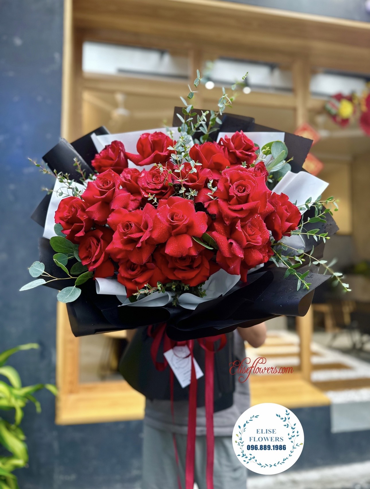 Đặt hoa 8/3 ở Hà Nội. Đặt bó hoa tặng vợ yêu ngày 8/3. Bó hoa tặng vợ yêu đẹp ngày 8/3 ở quận Cầu Giấy, Hà Nội.