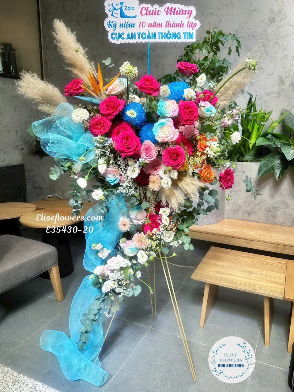 Kệ hoa khai trương sang trọng tại Hà Nội. Đặt hoa khai trương tại quận Hoàn Kiếm - Hà Nội