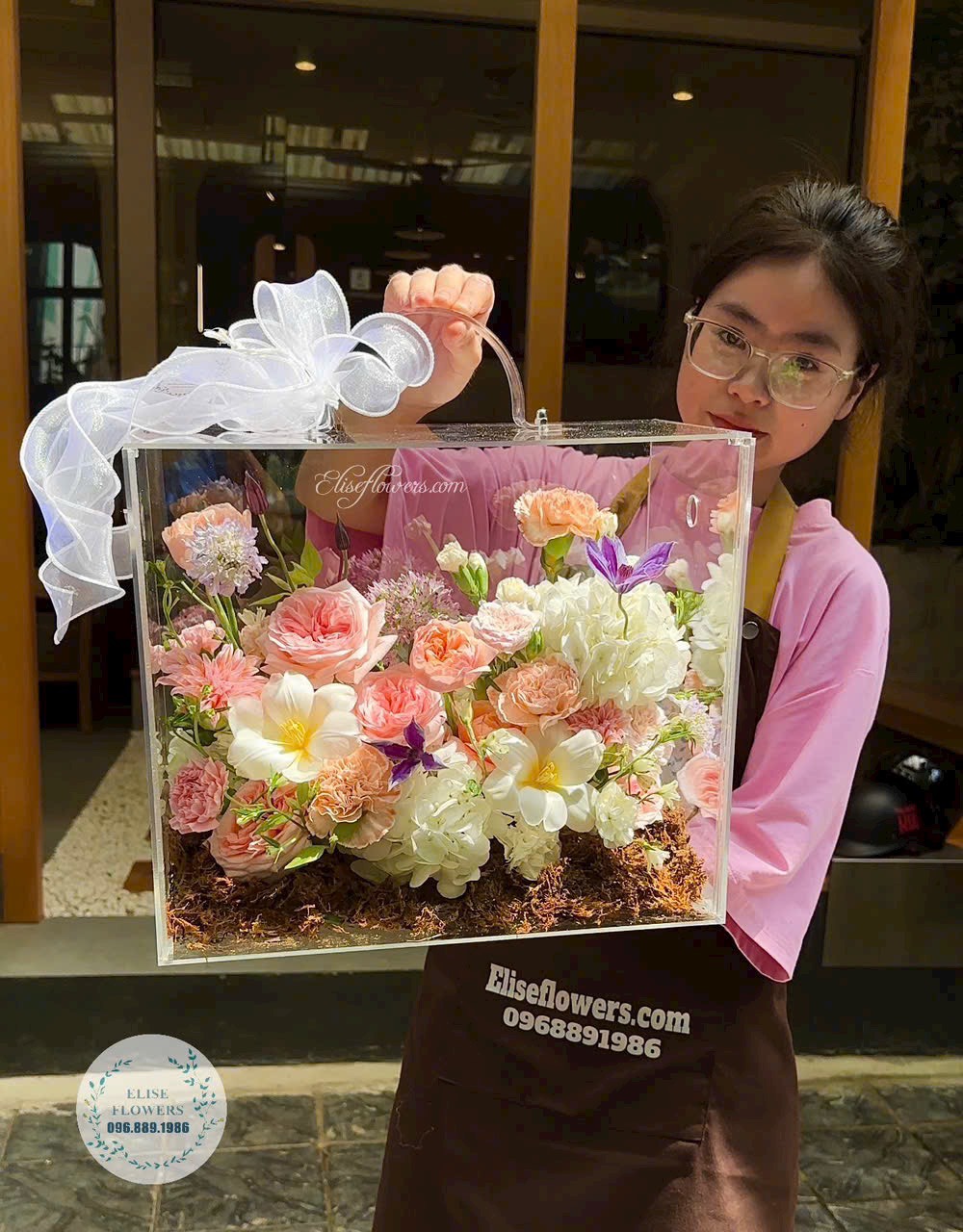 Đặt mua vali hoa tươi nhập khẩu đẹp ở Hà Nội. Dịch vụ đặt vali hoa online