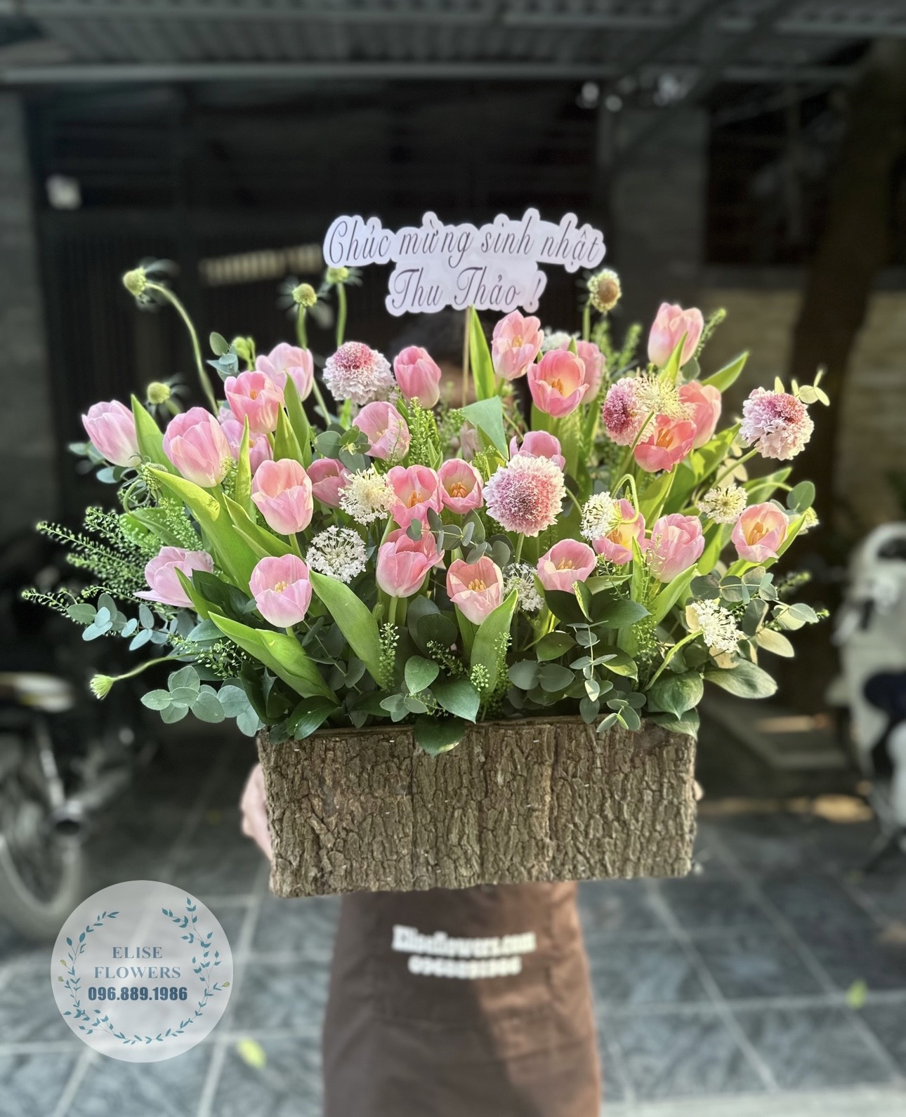 Mua hoa tulip ở quận Cầu Giấy. Đặt mua hoa tulip rẻ đẹp ở quận Cầu Giấy, Hà Nội.
