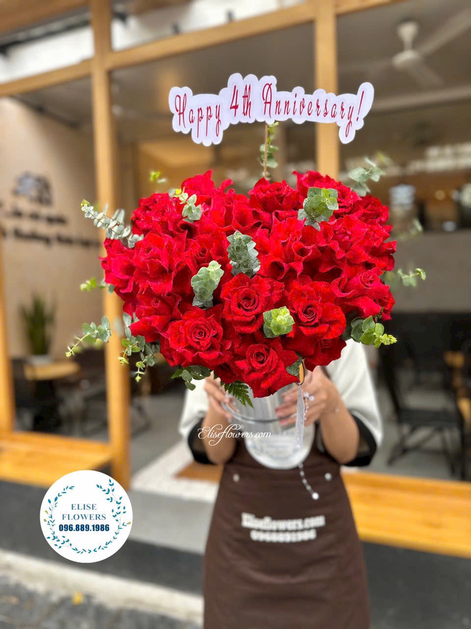 Điện hôp hoa hồng đỏ cao cấp. Đặt hoa hồng đỏ tại Tiệm hoa Eliseflowers