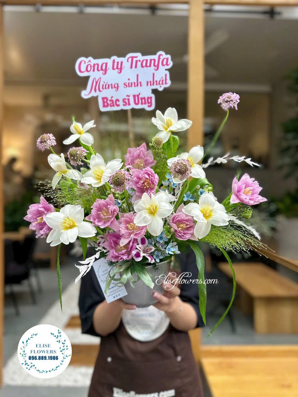 Hộp hoa Tulip tặng sinh nhật đẹp ở Hà Nội. Đặt hoa Tulip tặng sinh nhật cao cấp ở Hà Nội