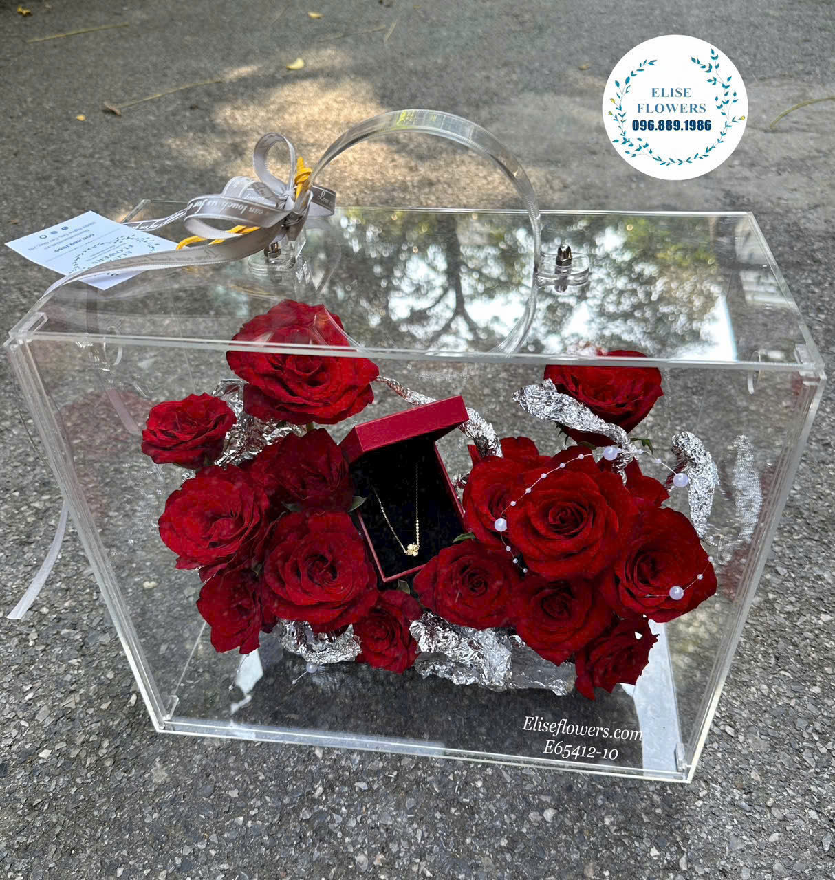 Mua vali hoa hồng đỏ cao cấp tại Hà Nội. Giao vali hoa hồng đỏ tặng bạn gái ở Hà Nội