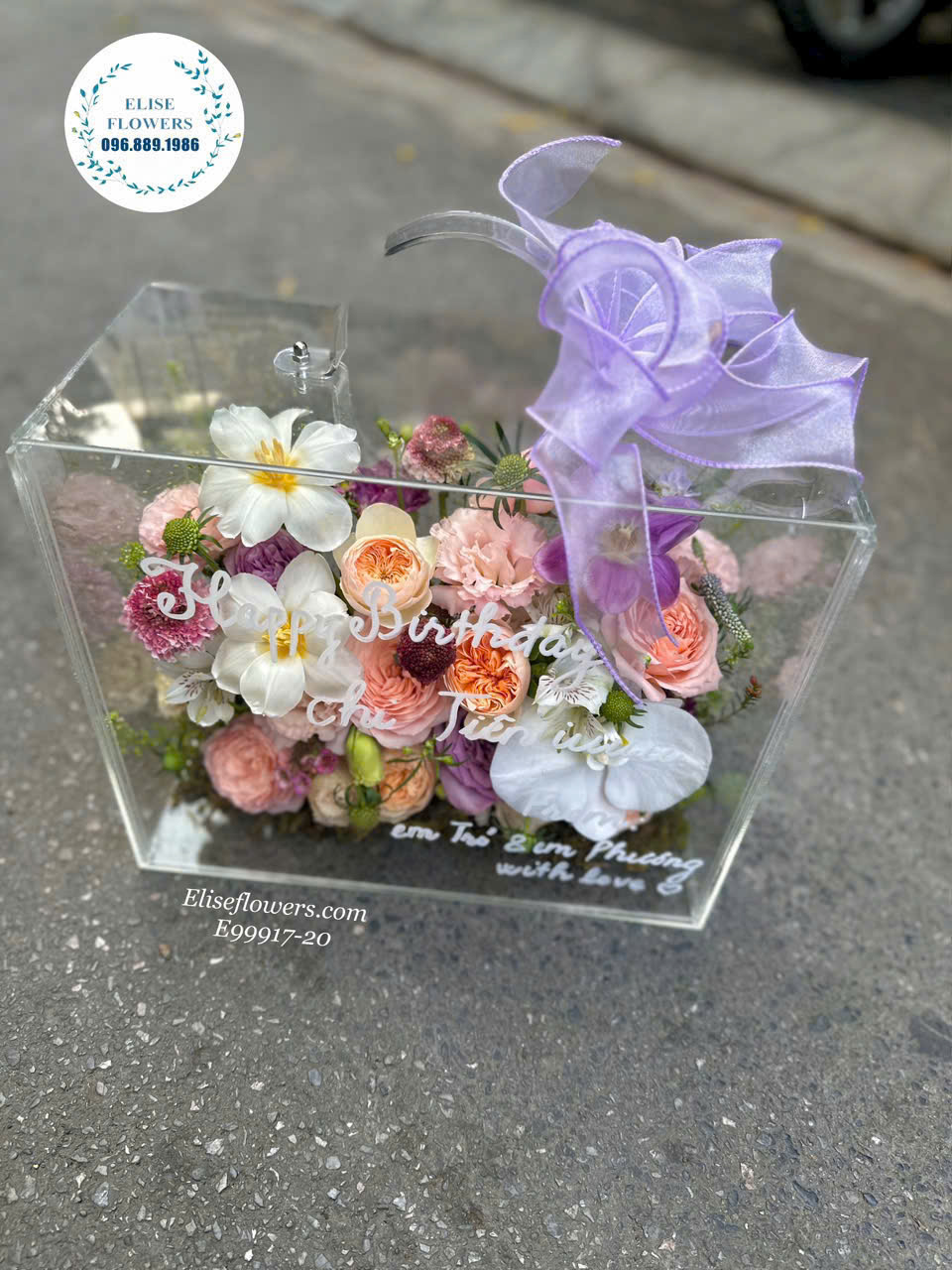 Mua hộp vali hoa tươi cao cấp ở Hà Nội. Đặt hoa sinh nhật đẹp ở Hà Nội