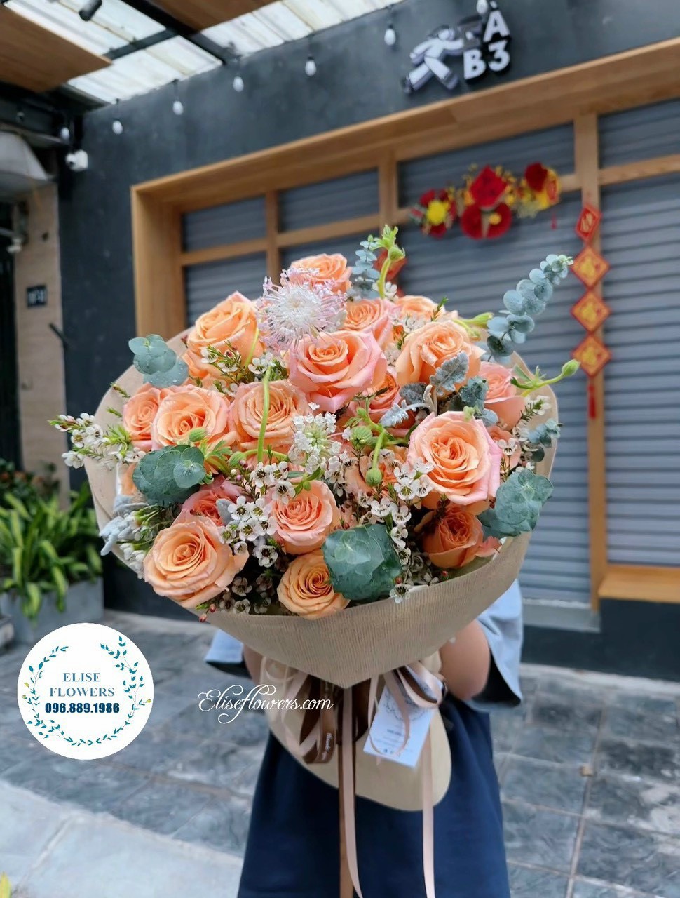 Bó hoa hồng màu cam tặng vợ, bạn gái, người yêu, vợ yêu ngày 8/3. Hoa tặng 8/3 đẹp ở Hà Nội.