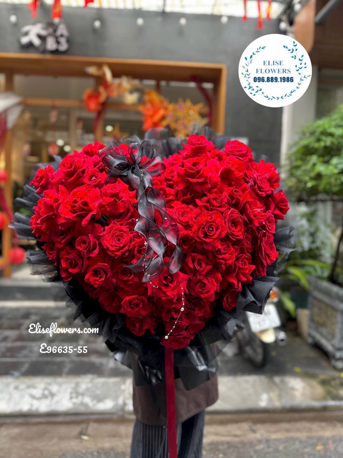 Bó Hoa Hồng Đỏ Trái Tim 100 Bông Tặng Người Yêu| Eliseflowers- Dịch Vụ Điện Hoa Tươi, Lan Hồ ĐIệp Uy Tín Tại Hà Nội