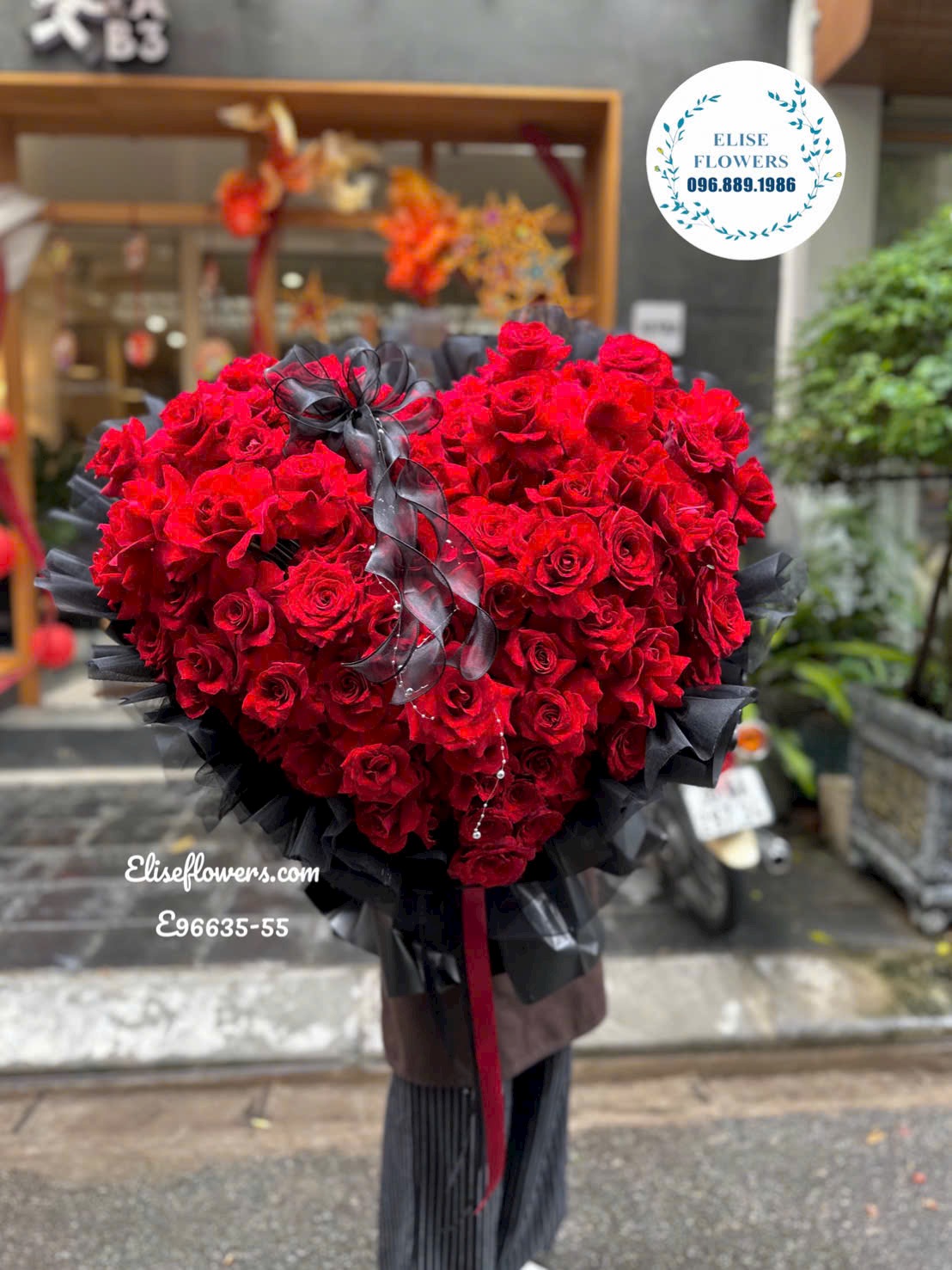 Bó Hoa Hồng Đỏ Trái Tim 100 Bông Tặng Người Yêu| Eliseflowers- Dịch Vụ Điện Hoa Tươi, Lan Hồ ĐIệp Uy Tín Tại Hà Nội