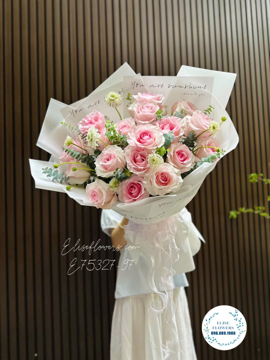Bó hoa hồng Christa cao cấp tone hồng tím mix lá bạc tặng bạn gái sang trọng - Elise Flowers