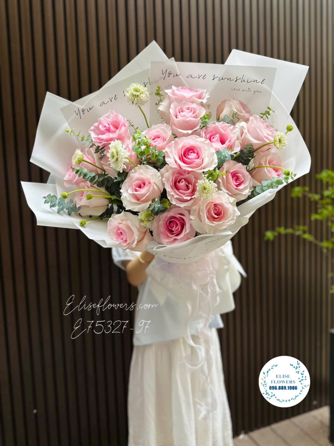 Bó hoa hồng Christa cao cấp tone hồng tím mix lá bạc tặng bạn gái sang trọng - Elise Flowers