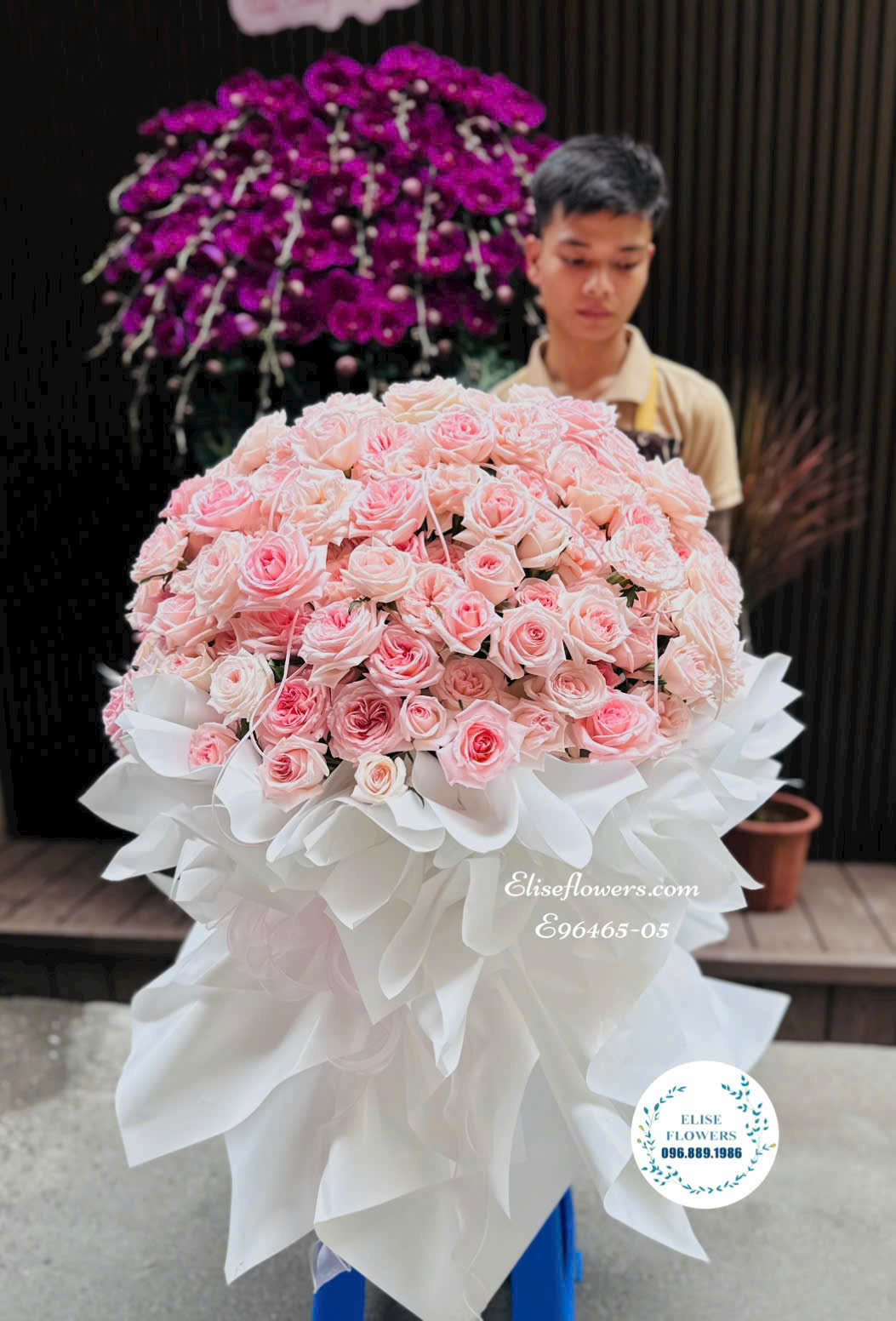 Bó 220 Bông Hồng Ohara Cao Cấp Tại Cửa Hàng Eliseflowers Cầu Giấy.