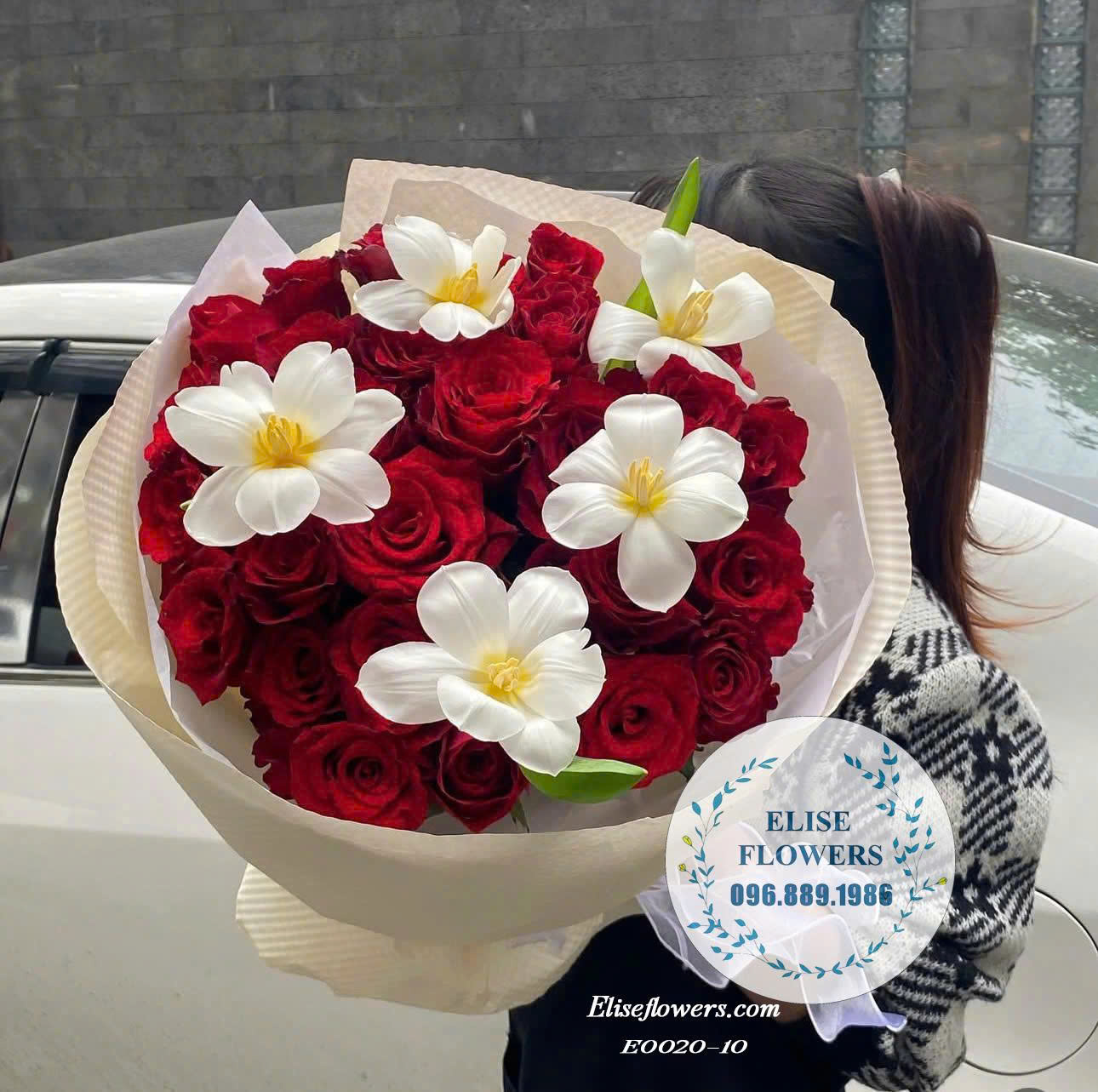 Bó Hoa Hồng Đỏ Phối Tulip Cao Cấp Tặng 20-10. Đặt Bó Hoa 20-10 Đẹp Tại Hà Nội| Eliseflowers