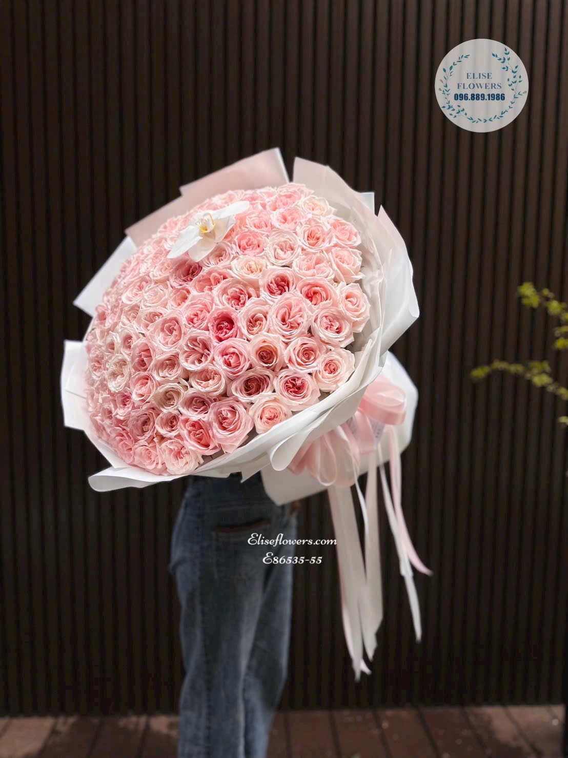 Bó 100 bông hồng Ohara mix lan hồ điệp cao cấp tặng sinh nhật Vợ yêu tại Eliseflowers.