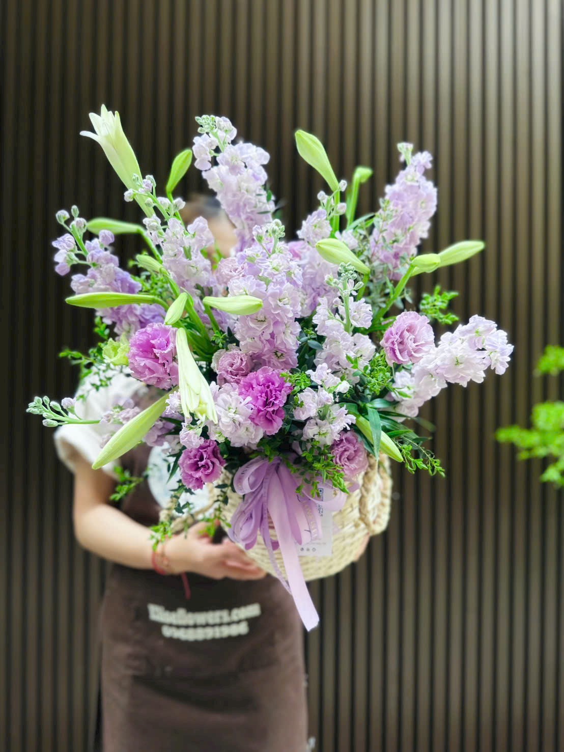 Lẵng hoa tone tím nhập khẩu cao cấp tặng Mẹ yêu tại Eliseflowers
