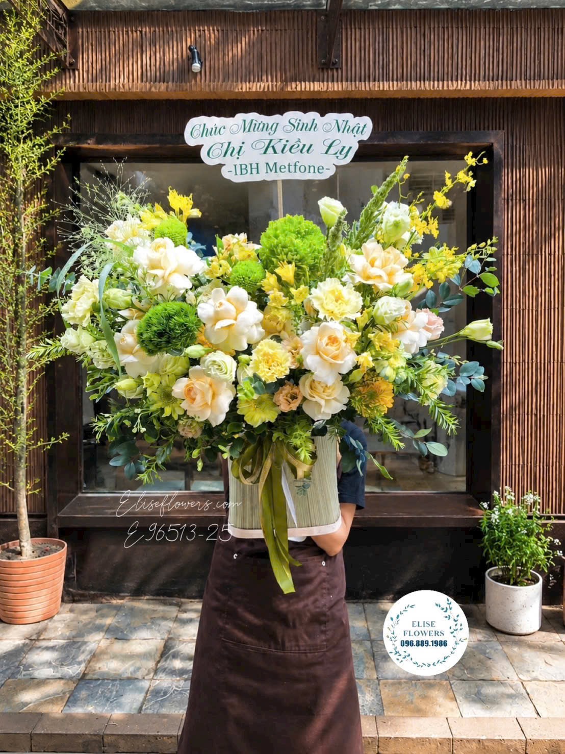 Lẵng Hoa Sinh Nhật Sếp Tone Xanh Vàng Sang Trọng | Eliseflowers