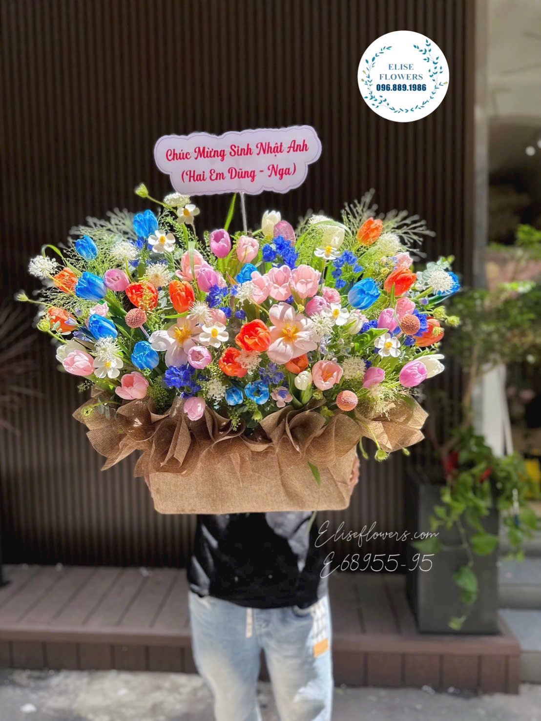 Lẵng hoa tulip nhập khẩu mix màu cao cấp tặng sếp và lãnh đạo sang trọng - Elise Flowers
