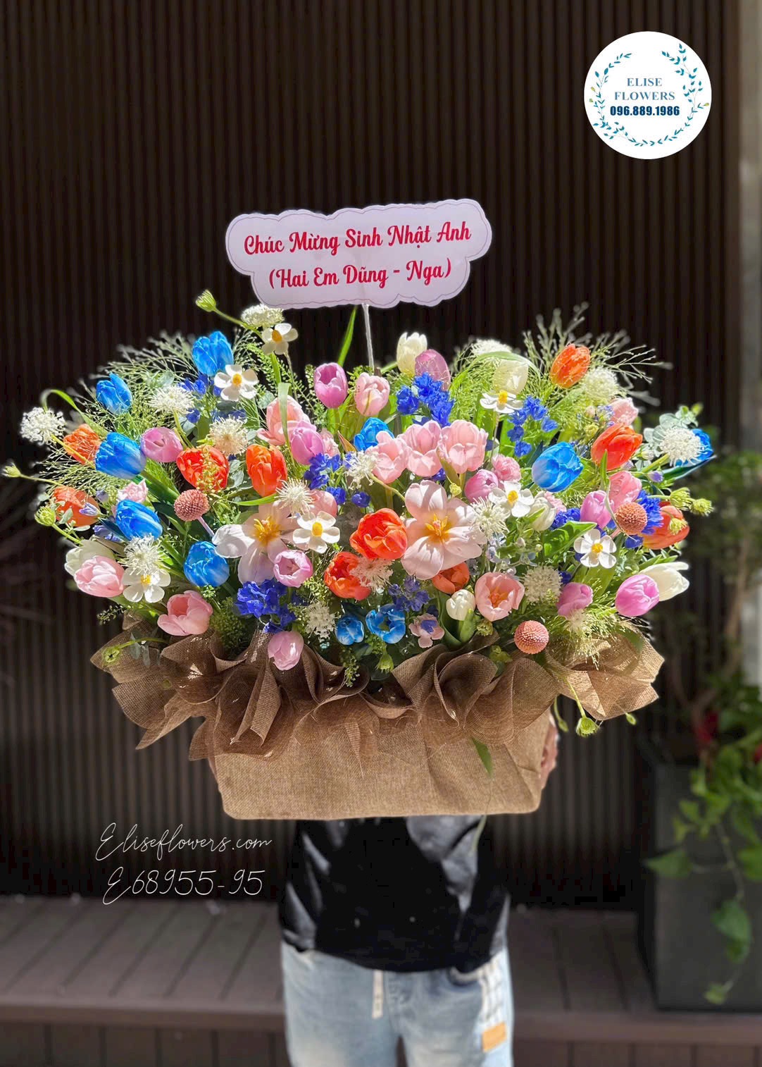 Lẵng hoa tulip nhập khẩu mix màu cao cấp tặng sếp và lãnh đạo sang trọng - Elise Flowers