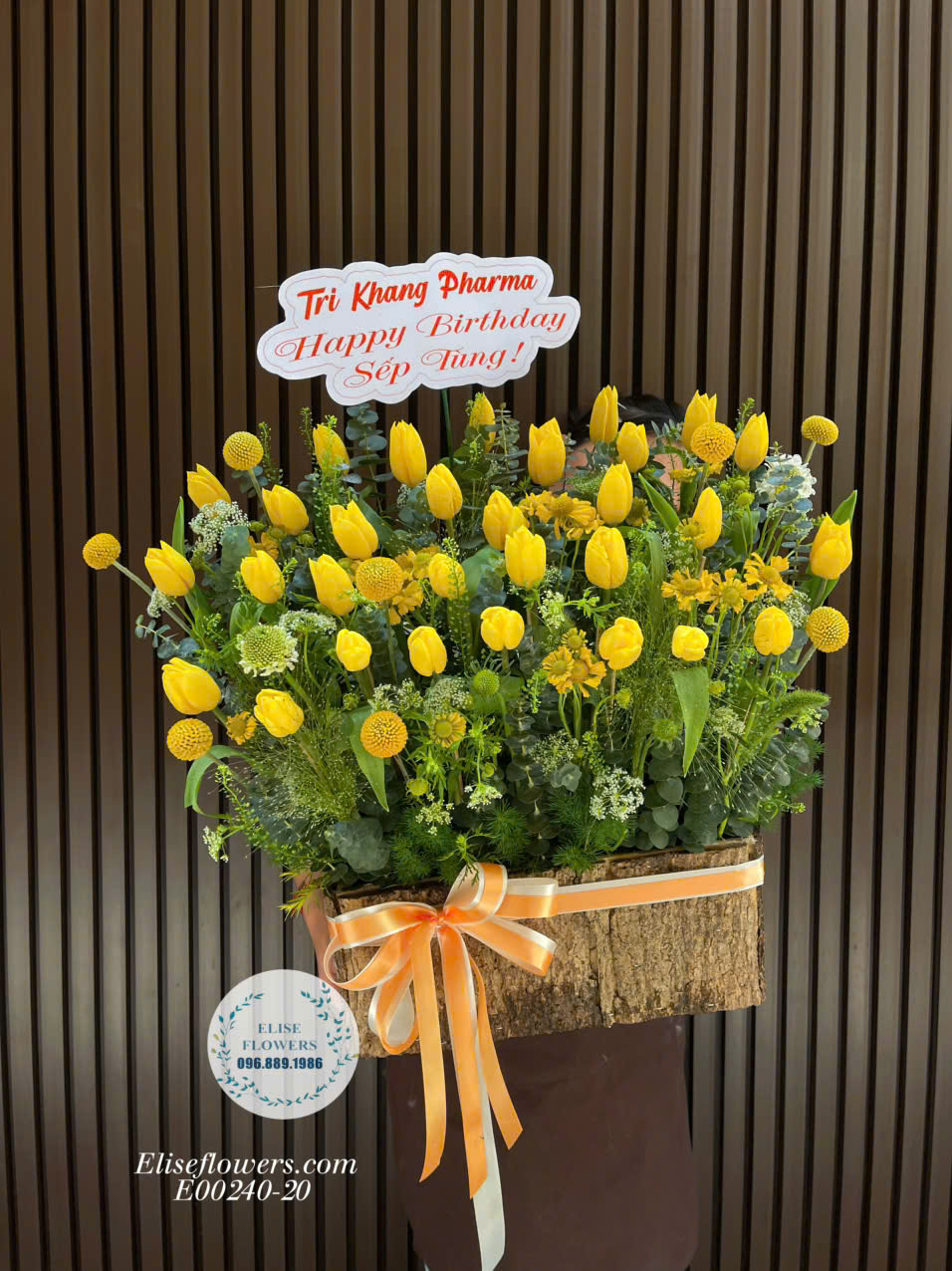 Lẵng Hoa Tulip Vàng Cao Cấp Tặng Sinh Nhật Sang Trọng Rực Rỡ