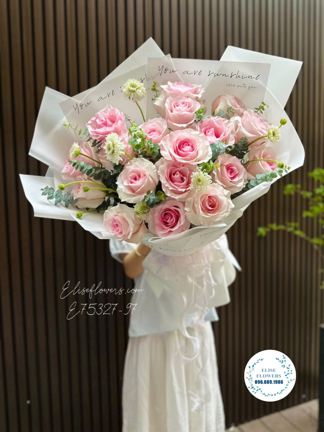 Bó hoa hồng Christa cao cấp tone hồng tím mix lá bạc tặng bạn gái sang trọng - Elise Flowers