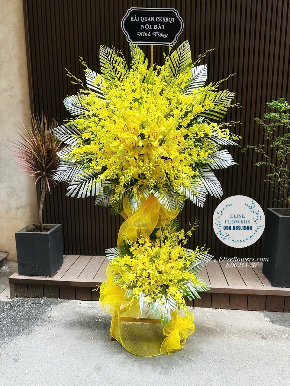 Kệ Hoa Chia Buồn Tone Vàng Sang Trọng - Lan Vũ Nữ & Ly Kép Cao Cấp Tại Eliseflowers