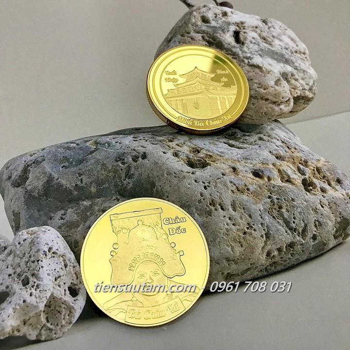 Móc Khoá Xu Lưu Niệm Bà Chúa Xứ Châu Đốc Mạ Vàng