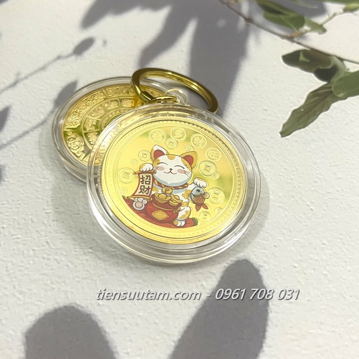Móc Khoá Xu Lưu Niệm Mèo Thần Tài Mạ Vàng In Màu