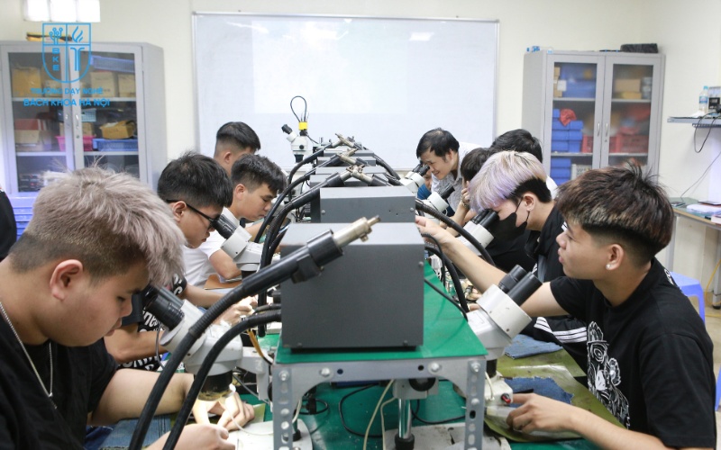 Học nghề 2025 là một lựa chọn thông minh giúp bạn nhanh chóng có việc làm ổn định